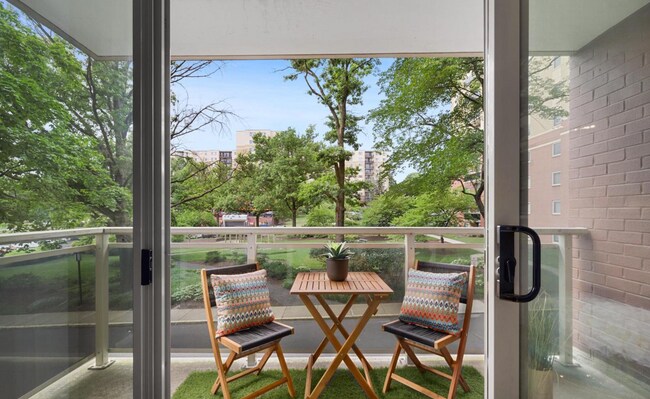 Building Photo - Beautiful Three-Bedroom Apartment In Tacom...