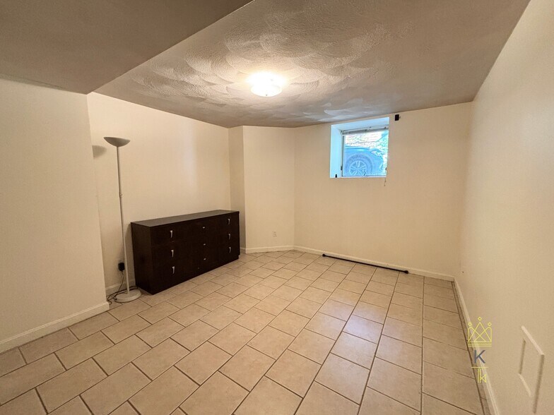 Building Photo - 123 Aspinwall Ave