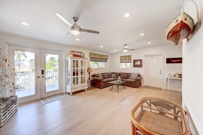 Building Photo - 157 Ocean Dr