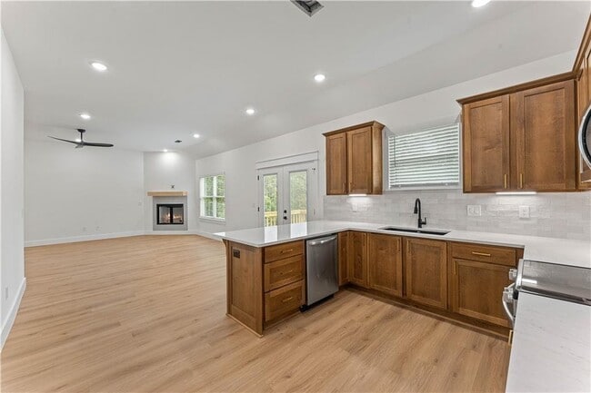 Building Photo - 49 Melbourn Dr
