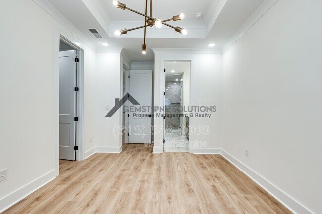 Building Photo - 669 Westboro Dr