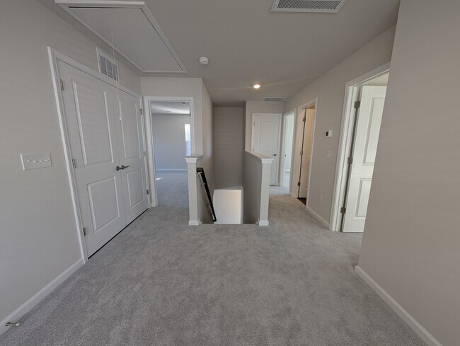 Building Photo - 5501 Hydrangea St