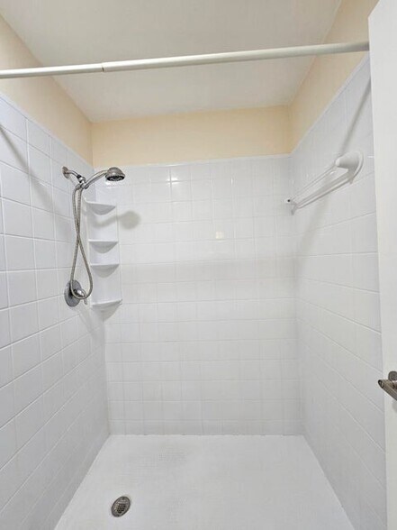 Building Photo - 480 Hardwood Pl