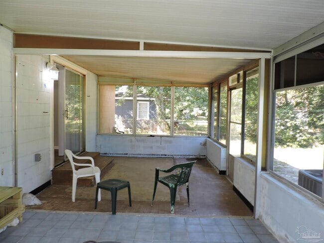 Building Photo - 6970 Woodley Dr