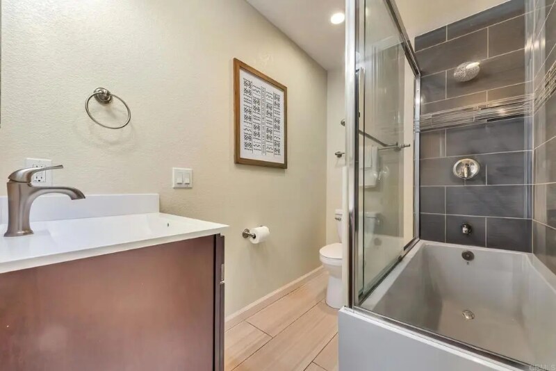 Building Photo - 408 Page St