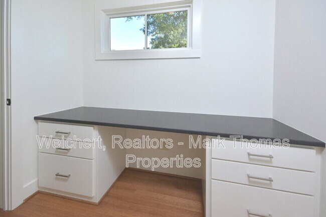 Building Photo - 2314 Stroller Ave