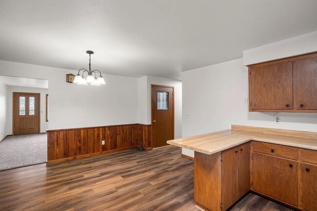 Building Photo - 1303 Haen Dr