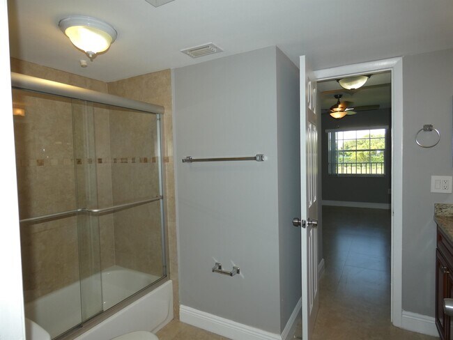 Building Photo - 2841 N Oakland Forest Dr