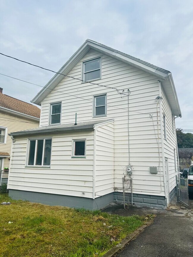 Building Photo - DREAM LOCATION !! LOOKS LIKE PRIVET ROAD !!!