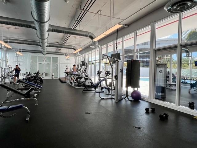 Building Photo - 14951 Royal Oaks Ln