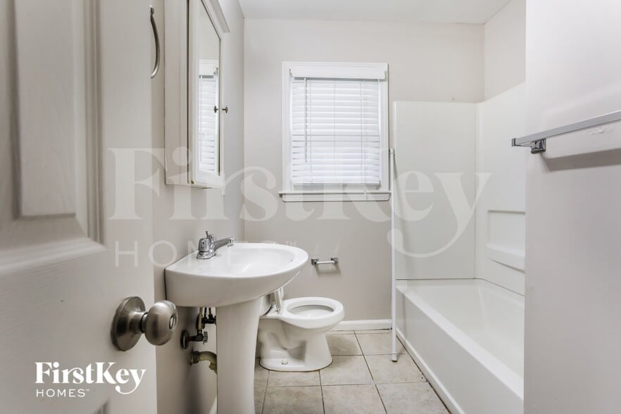 Building Photo - 641 Dixie St