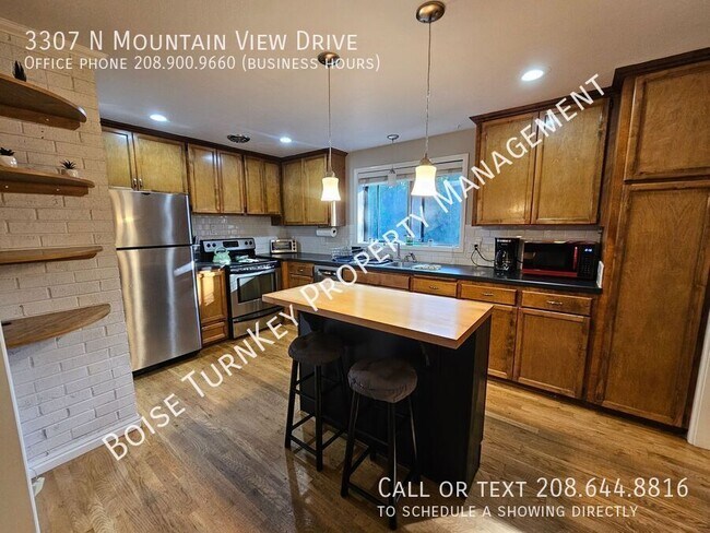 Building Photo - 3307 N Mountain View Dr