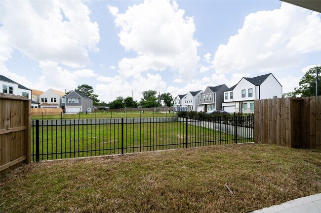Building Photo - 11325 Stonework Garden Ln