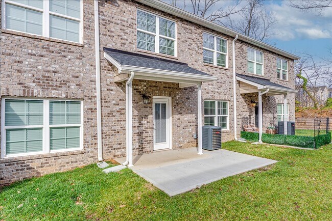 Building Photo - 420 Flt Rdg Wy