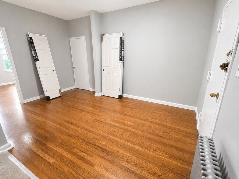 Building Photo - 383 Clifton Ave