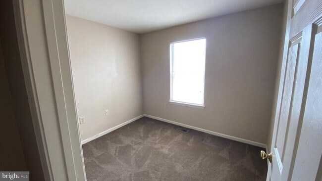 Building Photo - 2461 Medford Ct