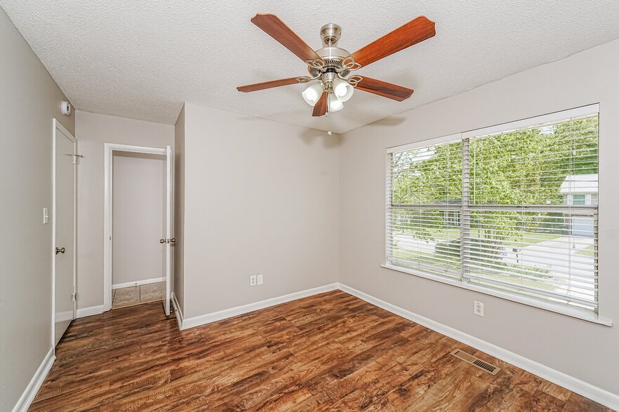 Building Photo - 2524 Daly Dr