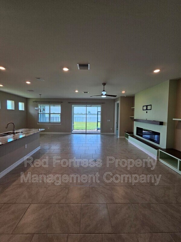 Building Photo - 623 Parkshore Lk Ave