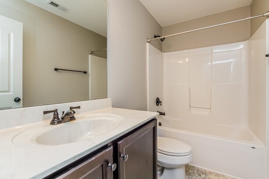 Building Photo - 105 Sloan Dr