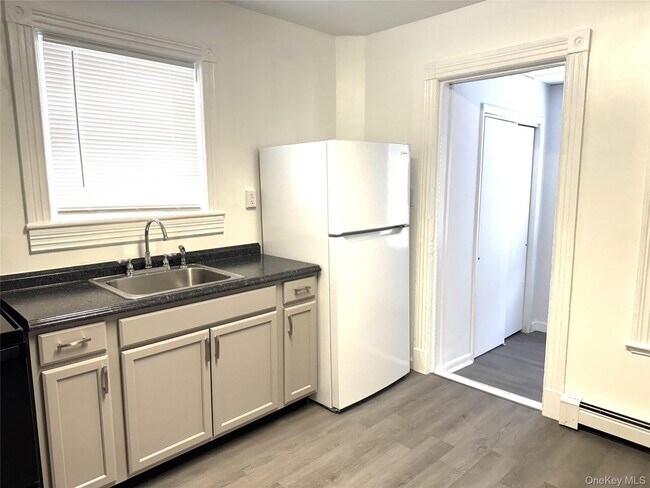 Building Photo - 43 Linden Ave