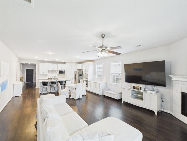 Building Photo - 3830 Fleetwood Falls Ln