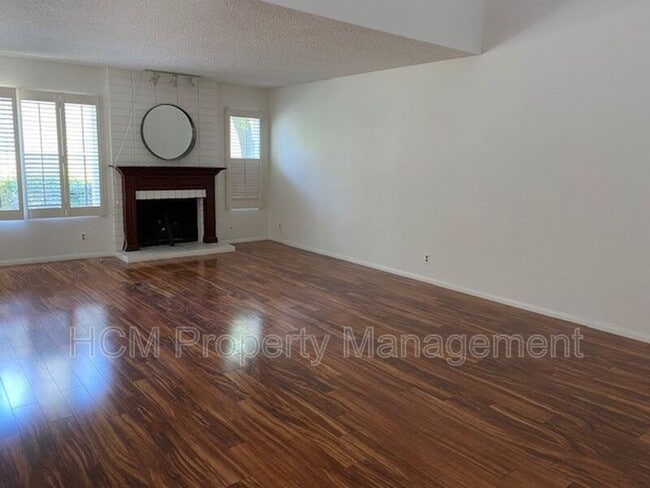 Building Photo - 9 Goldenbush