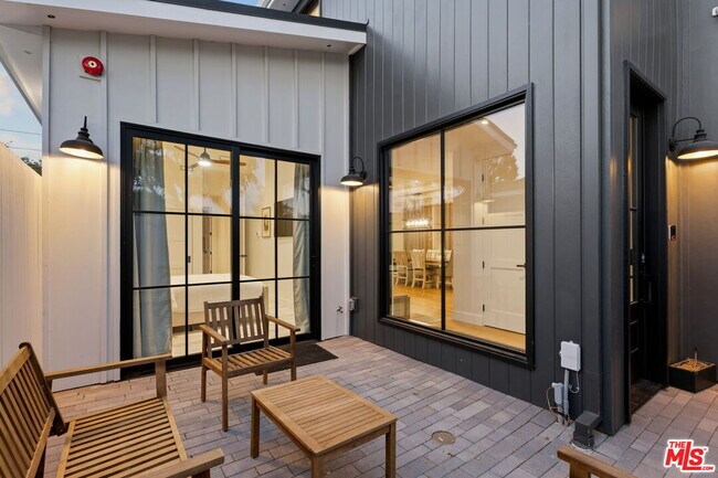 Building Photo - 4034 Coolidge Ave