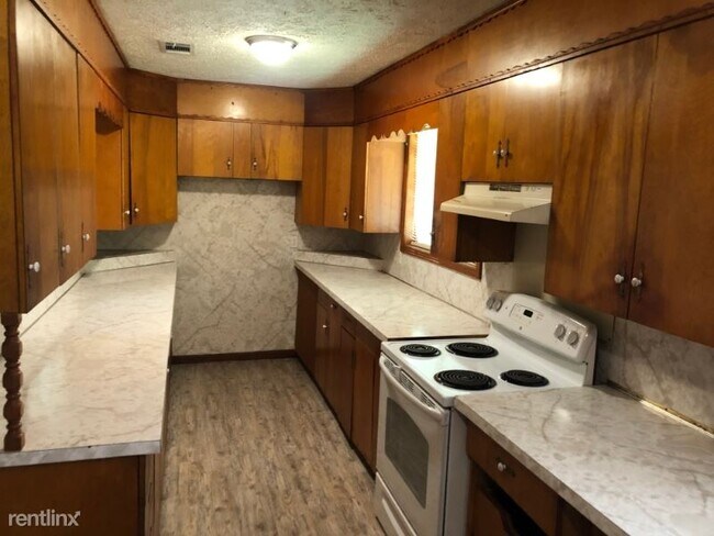 Building Photo - 3 br, 1 bath House - 3315 Suncrest