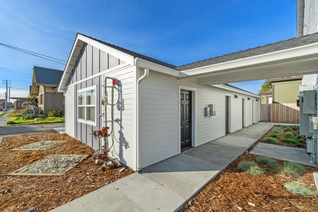 Building Photo - 721-711 11th St