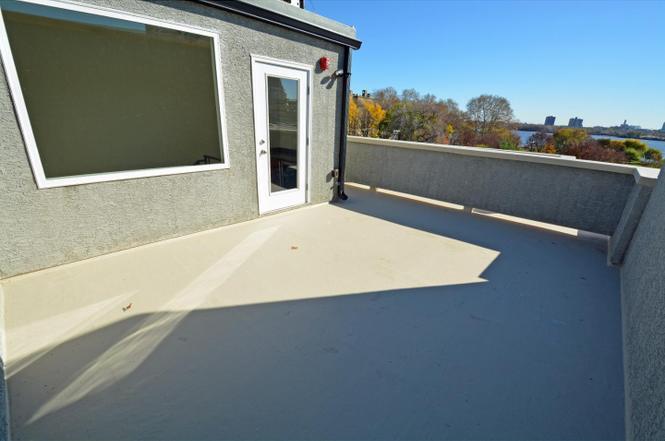 Building Photo - 327 E Allen St