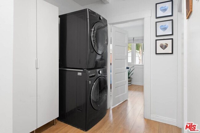 Building Photo - 1728 W 39th St