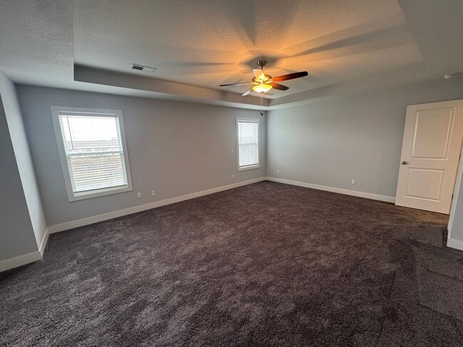 Building Photo - Luxury 5BR 4 BA Home w/ Pool and Clubhouse Access in GREAT location!