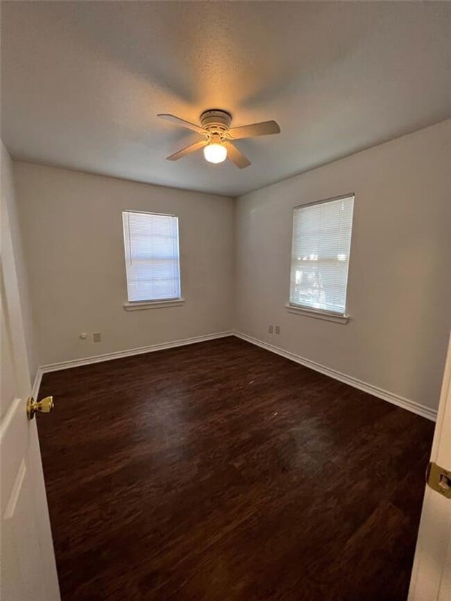 Building Photo - 3 Bedroom, 1 bath in Decatur TX