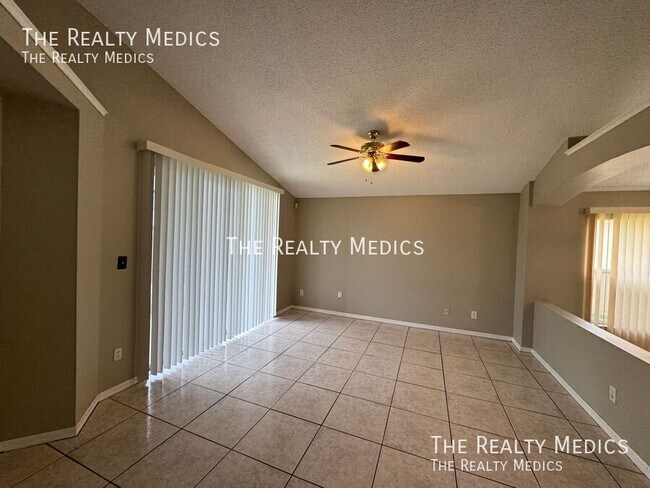 Building Photo - 833 Brightview Dr