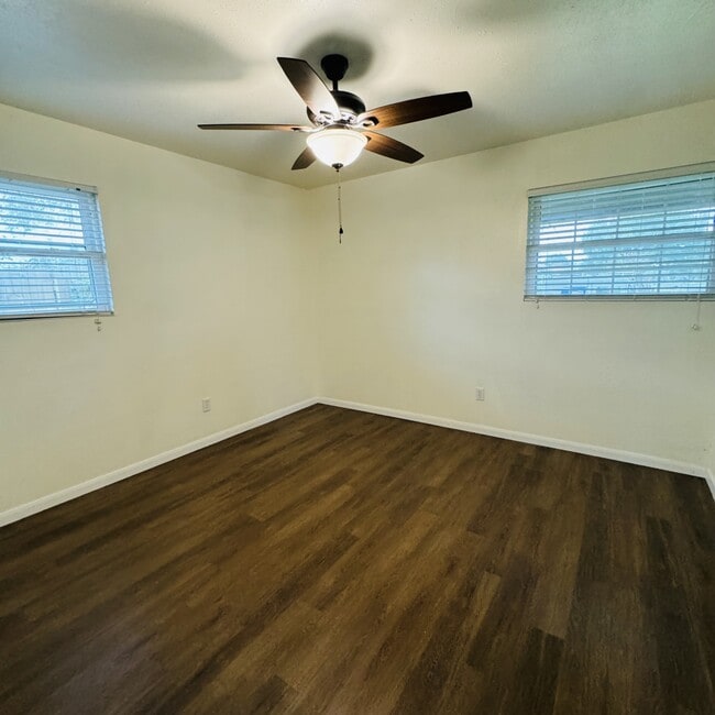 Building Photo - 306 Landry Dr