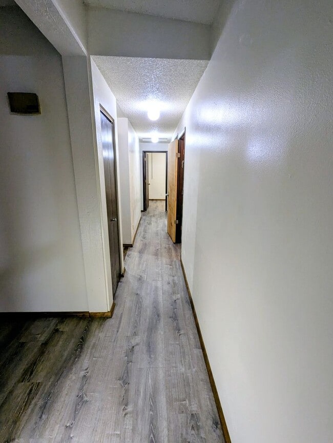 Building Photo - 4 BD/2BA Single Family Home in Dredge Lake area