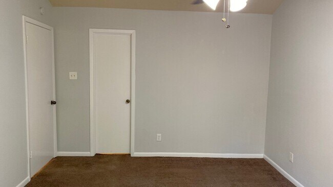 Building Photo - 11231 Glenforest Dr