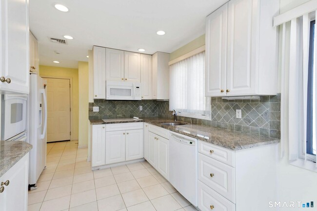 Building Photo - 192 Frenchtown Rd