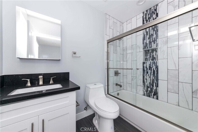 Building Photo - 527 W 80th St