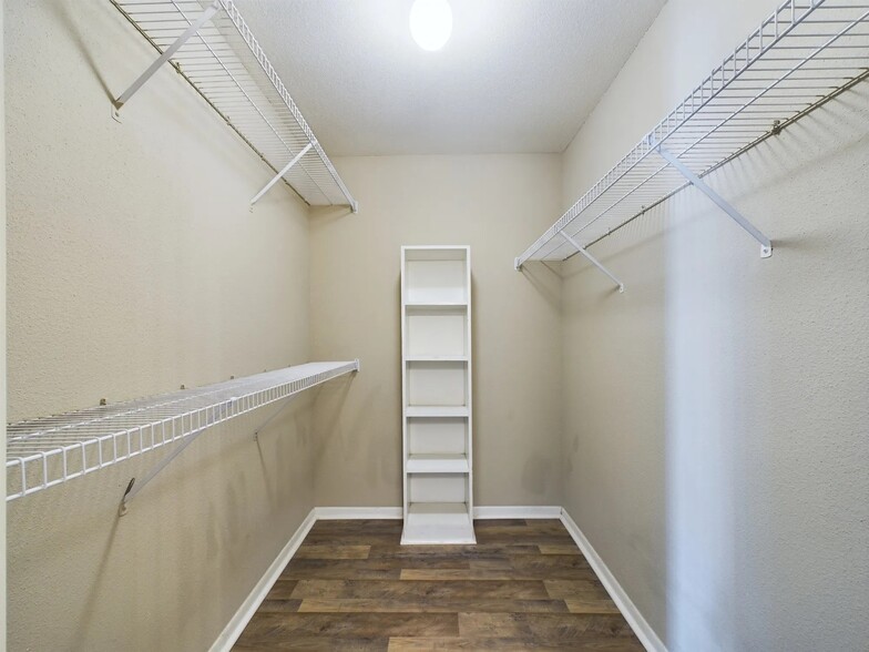 Walking closet - 2824 S Bartell Dr