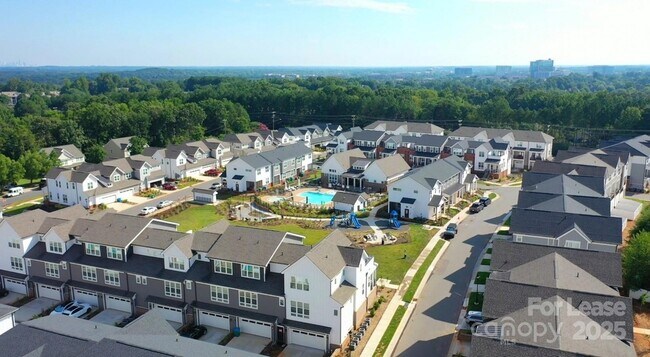 Building Photo - 17014 Fairmount Way