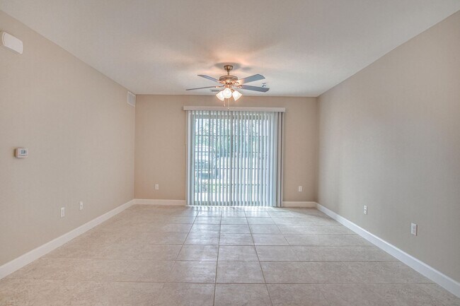 Building Photo - Beautiful 1 Bedroom Apartment in Fort Walton Beach!