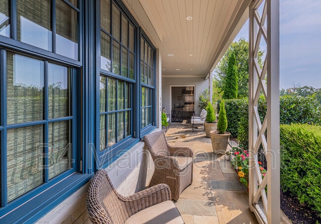 Building Photo - 103 Alester Square