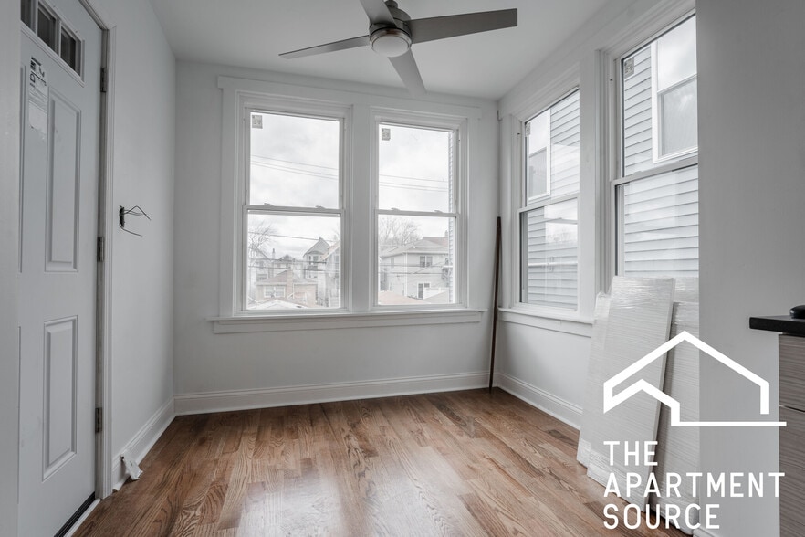 Building Photo - 2922 N Rockwell St