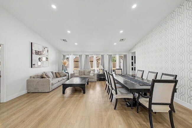 Building Photo - 8352 W San Juan Ave