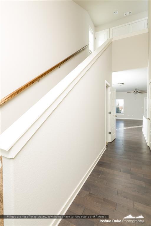 Building Photo - 1654 N Izard Ln