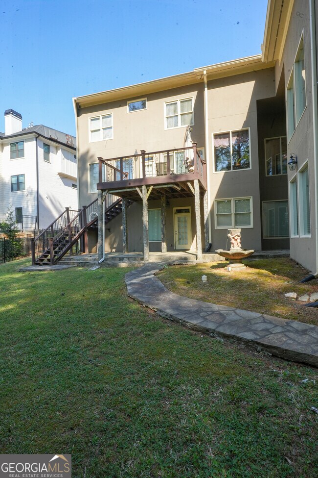 Building Photo - 1010 Forest Overlook Dr SW