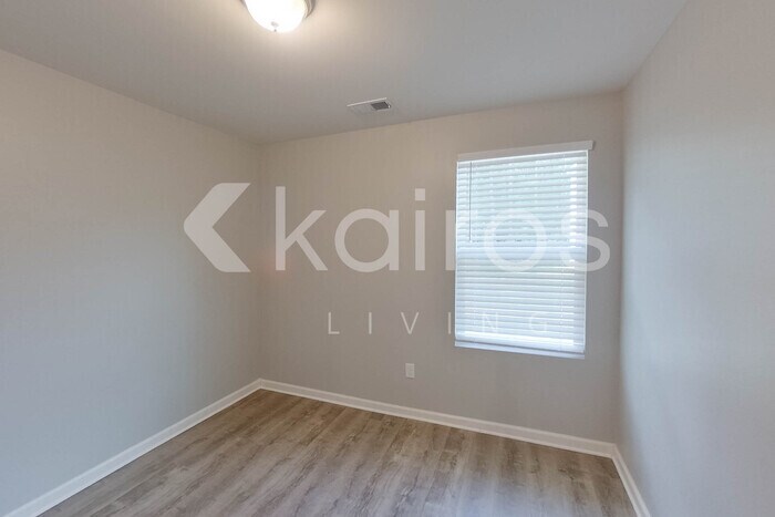 Building Photo - 2509 Upland Cir SE