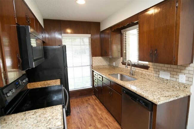 Building Photo - 2203 Lanier Dr