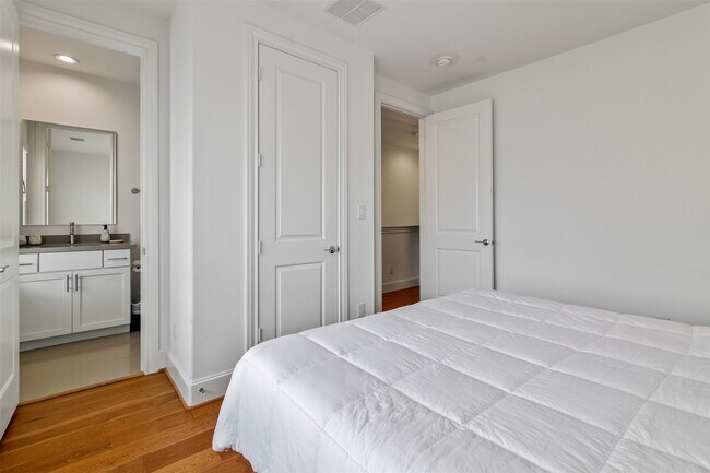 Building Photo - 10943 Grove Tree Ln